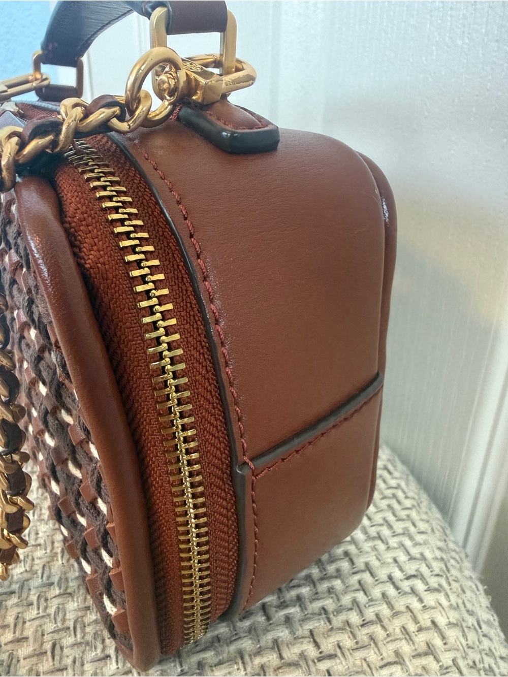 TORY BURCH BRITTEN WOVEN SMALL CASE BAG - Picture 4 of 9